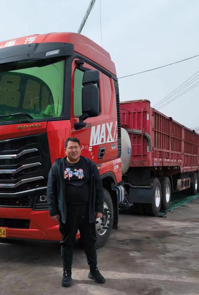 拉煤神器 中国重汽全新一代豪沃MAX燃气车燃擎创富 