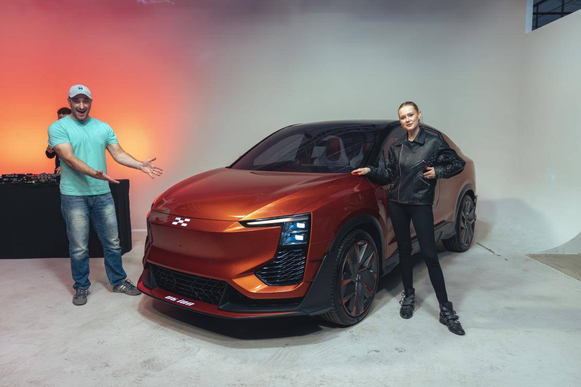 Aiways - U6ion Finn Auto Premiere - l-r Rennfahrerin  and Laura-Marie Geissler - 6 April