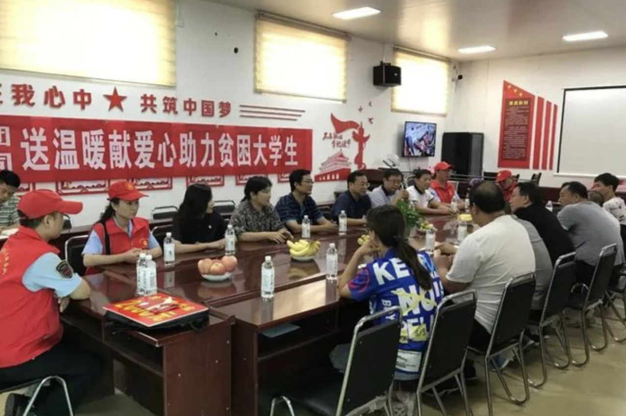 鲸晓公考学院携手公益伙伴发起帮扶贫困大学生活动